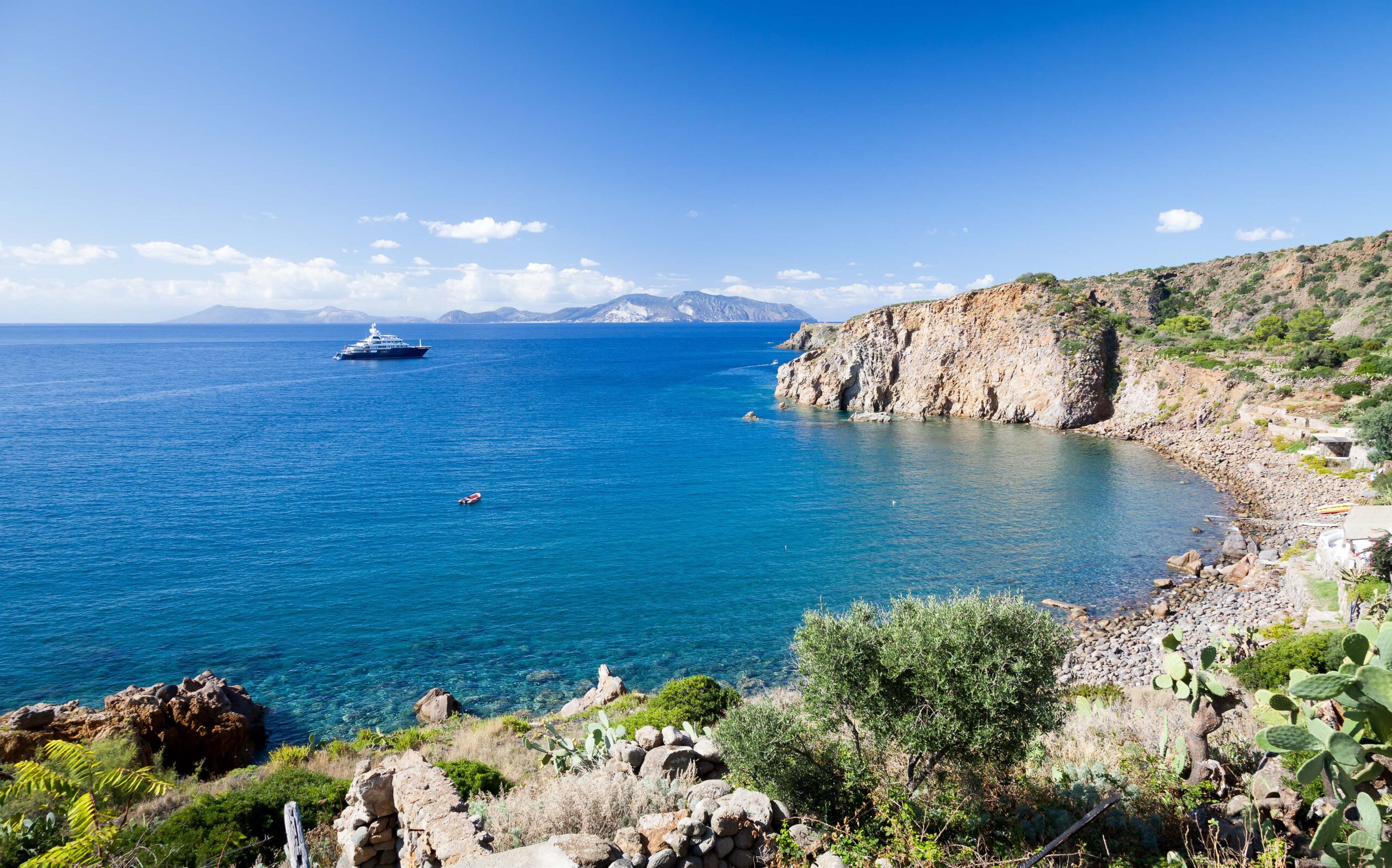hotel pinnata - ponti primavera - isole eolie